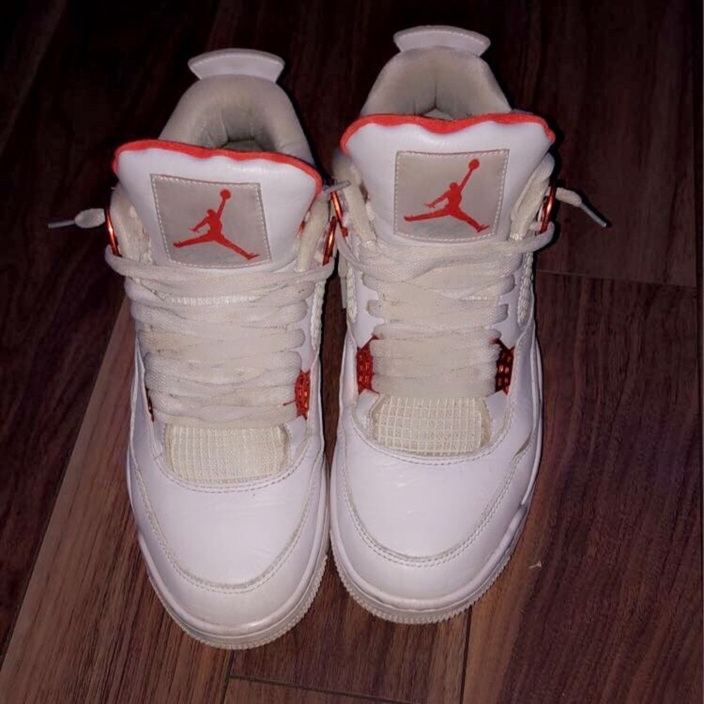 Jordan 4 mettalic orange
